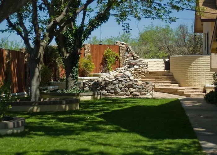 Desert Rose Bed and breakfast 3*
