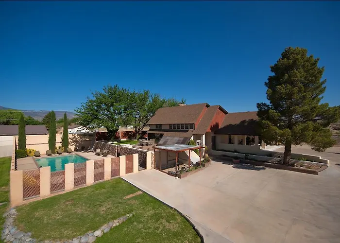 Desert Rose Bed and breakfast 3*
