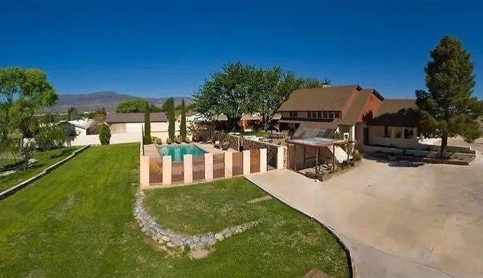 Desert Rose Bed and breakfast 3*